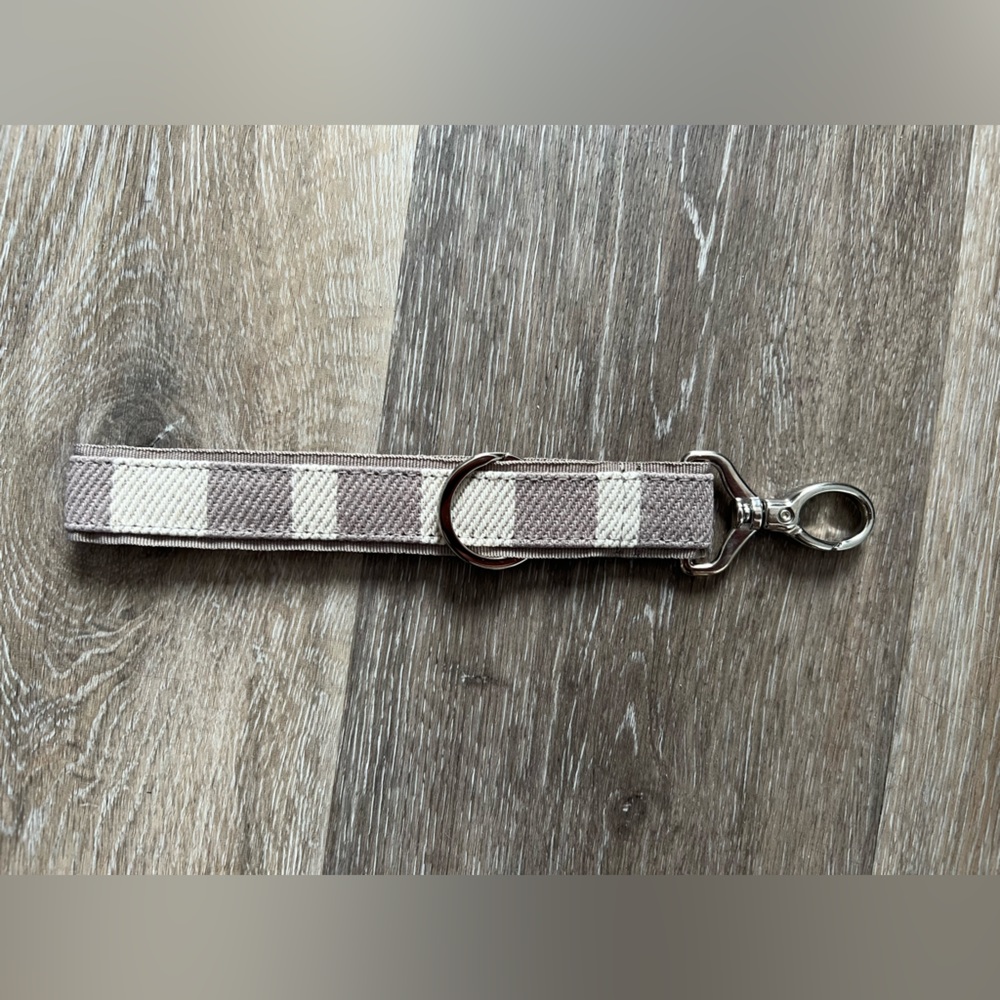Thirty-One Wrist Attachment